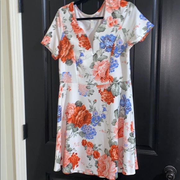 Wet Seal Plus Size Floral Dress - Picture 3 of 5